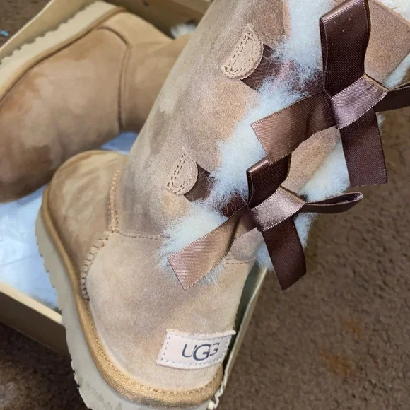 Brown ugg boots with bows - Picture 1 of 5